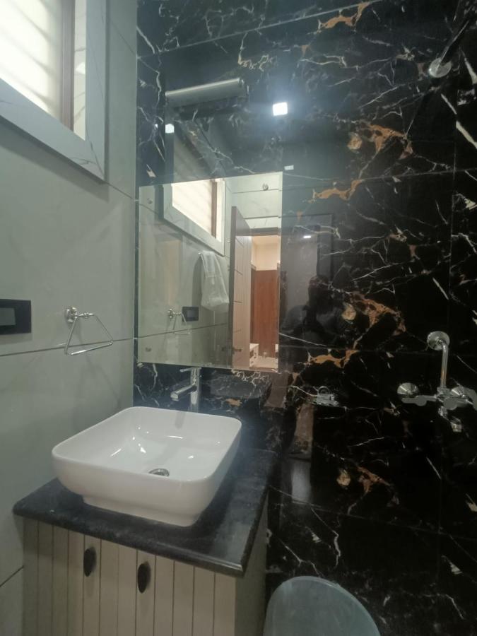 Hotel Sadhana Palace Mathura Eksteriør bilde